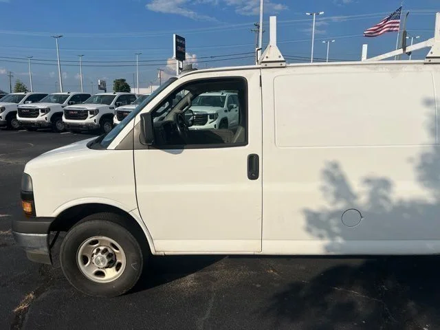 Used 2022 White Chevrolet Work Van image 9