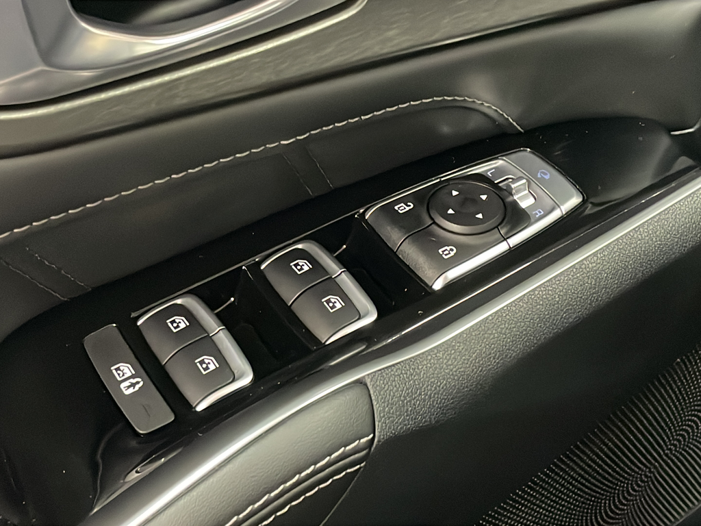 Used 2023 White Kia SX image 39