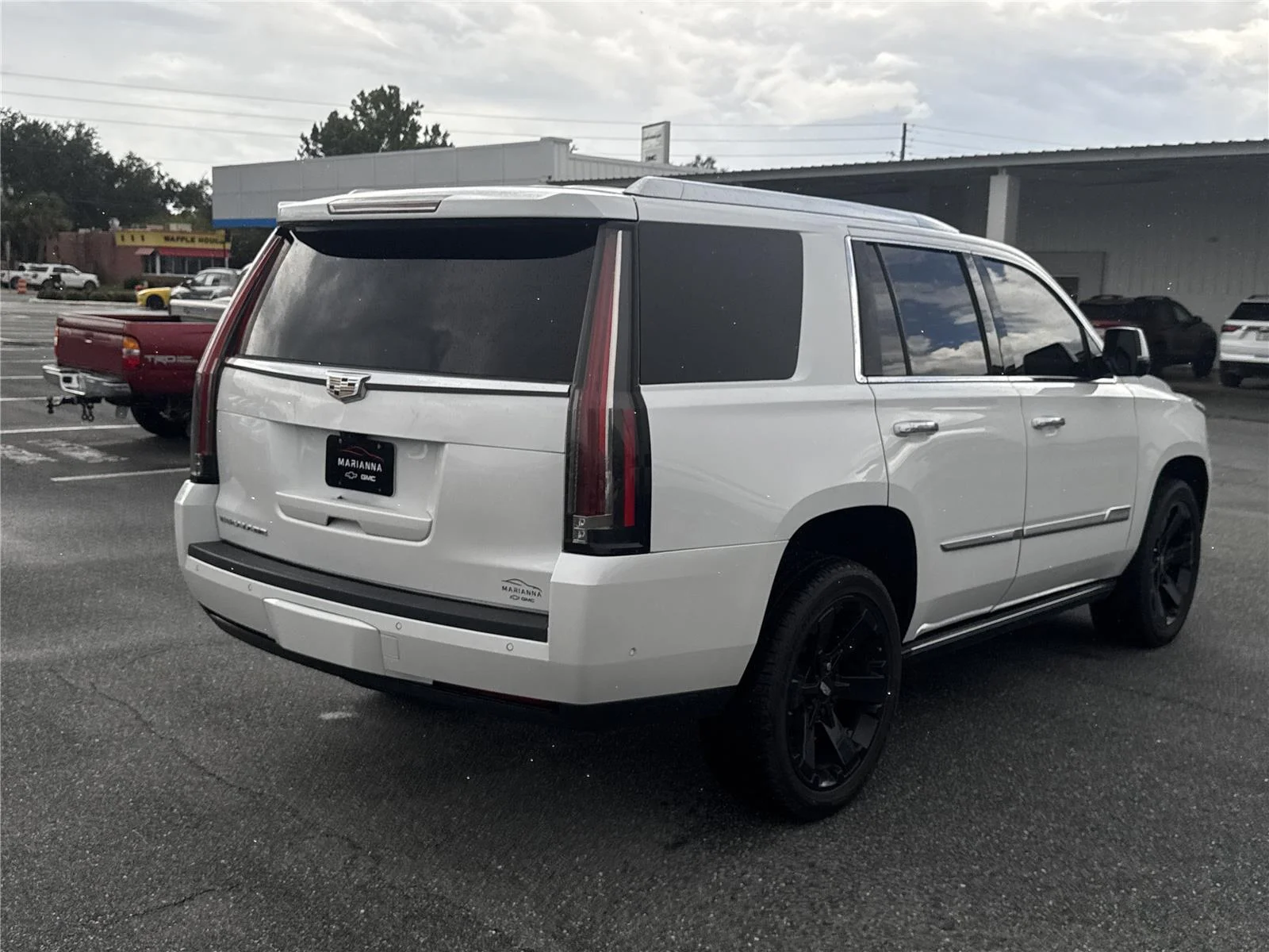 Used 2020 CRYSTAL WHITE TRICOAT Cadillac Premium Luxury image 4