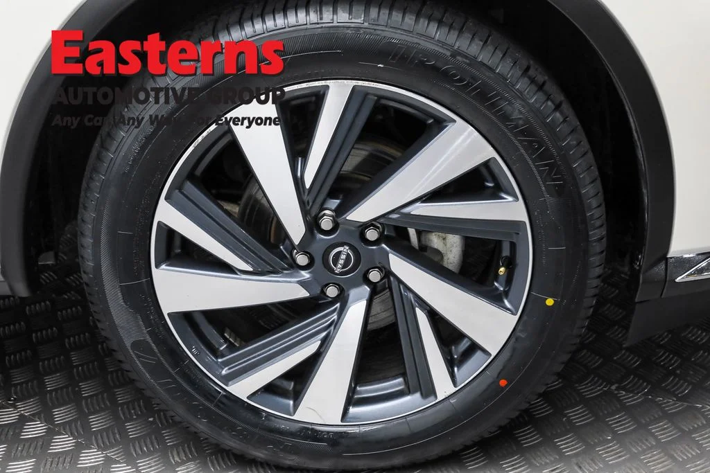 Used 2023 White Nissan SL image 30