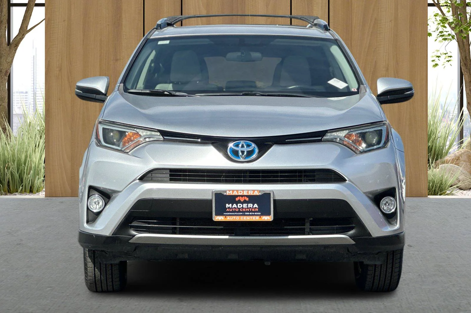 Used 2016 Silver Toyota XLE image 9