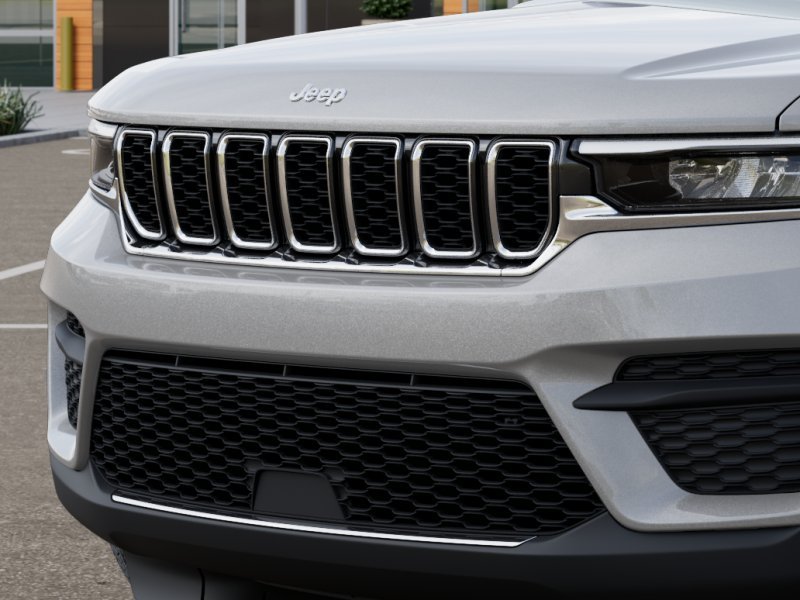New 2025 Silver Zynith Exterior Paint Jeep Laredo X image 34
