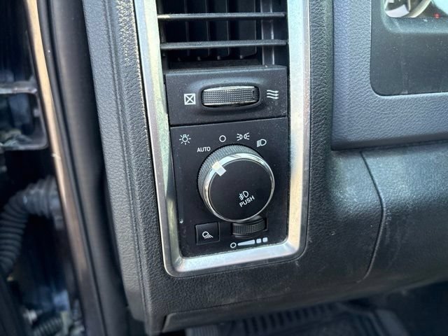 Used 2015 Granite Crystal Metallic Clearcoat Ram Outdoorsman image 20