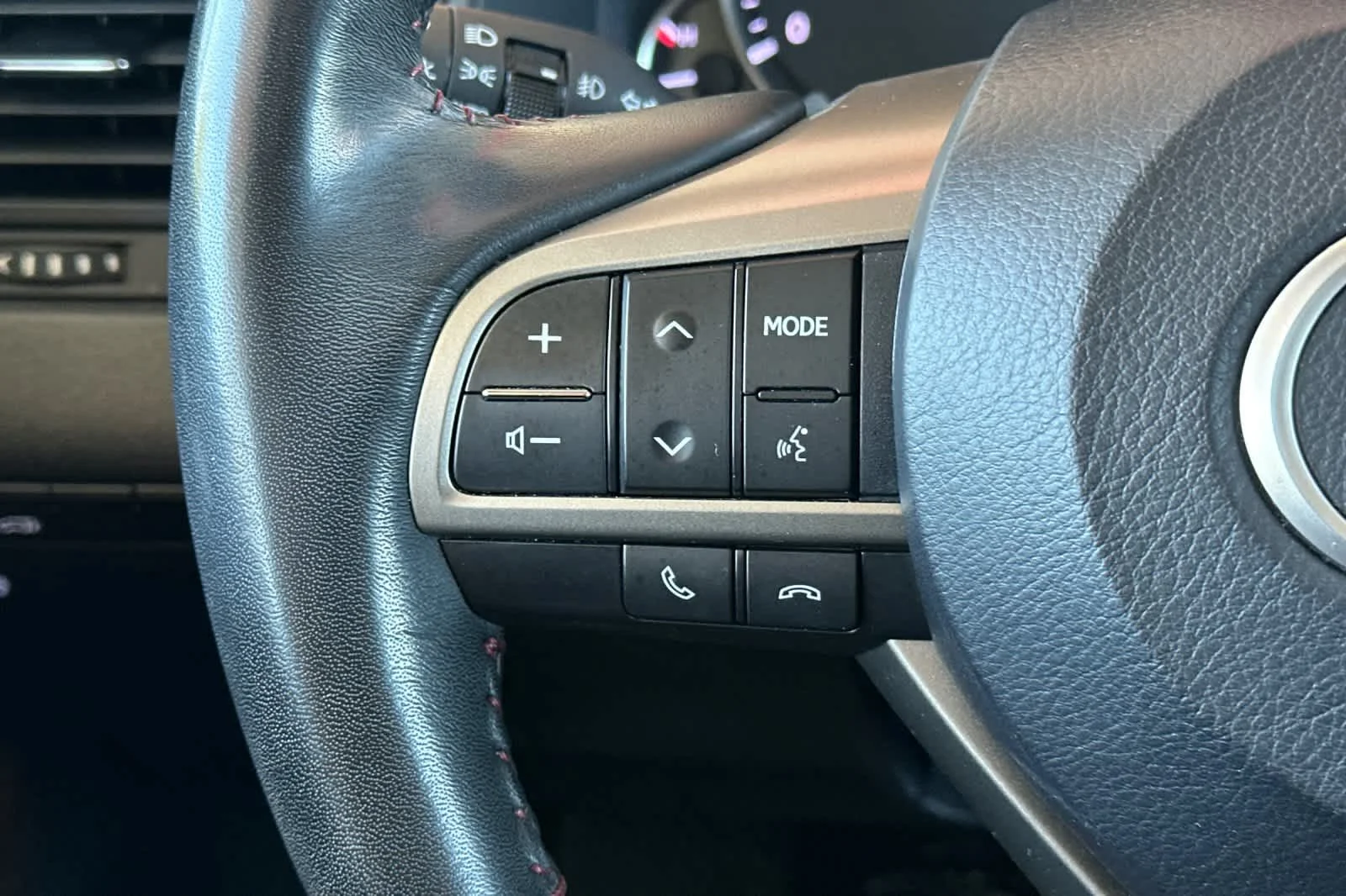 Used 2019 Eminent White Pearl Lexus  image 26