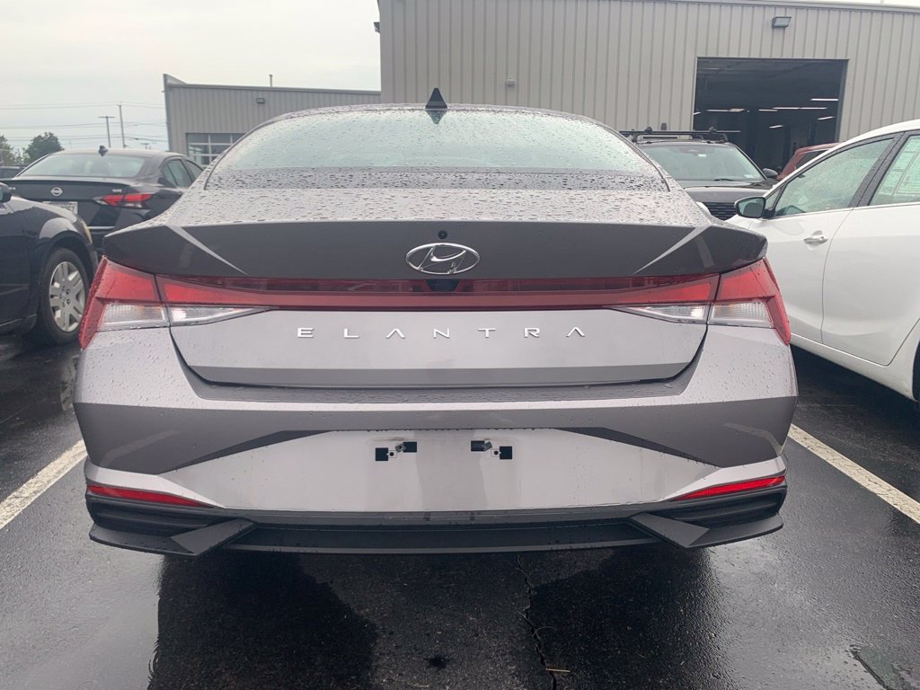 Used 2023 Silver Hyundai SEL image 2