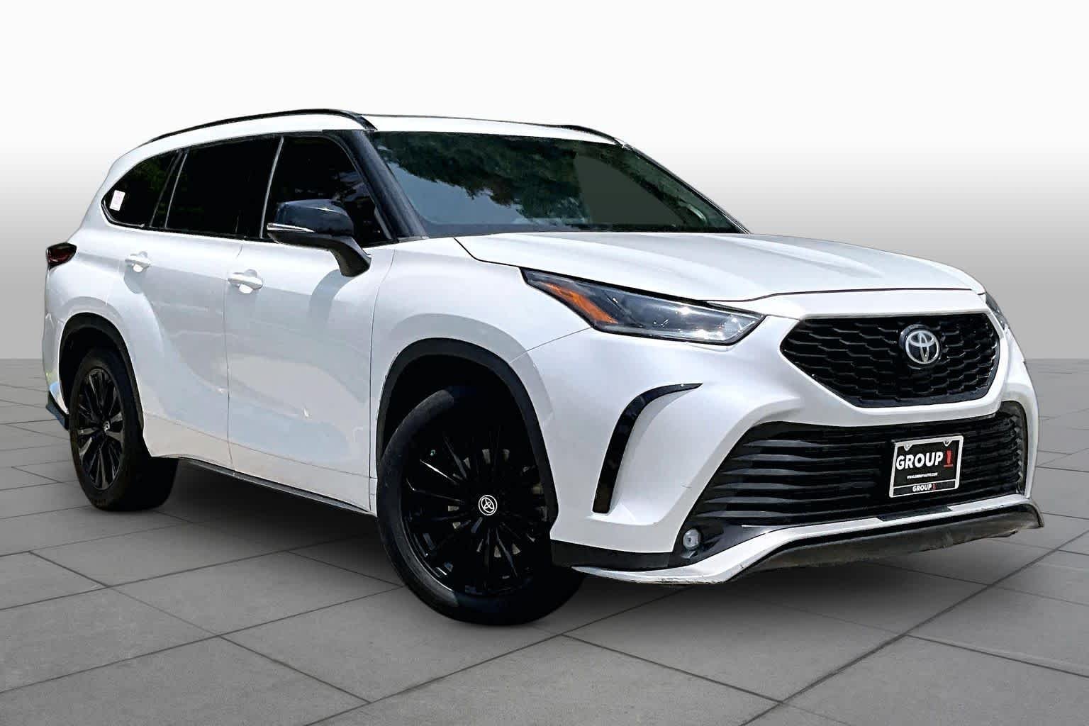 Used 2023 Wind Chill Pearl Toyota XSE image 3