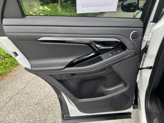 Used 2022 Fuji White Land Rover Dynamic image 11