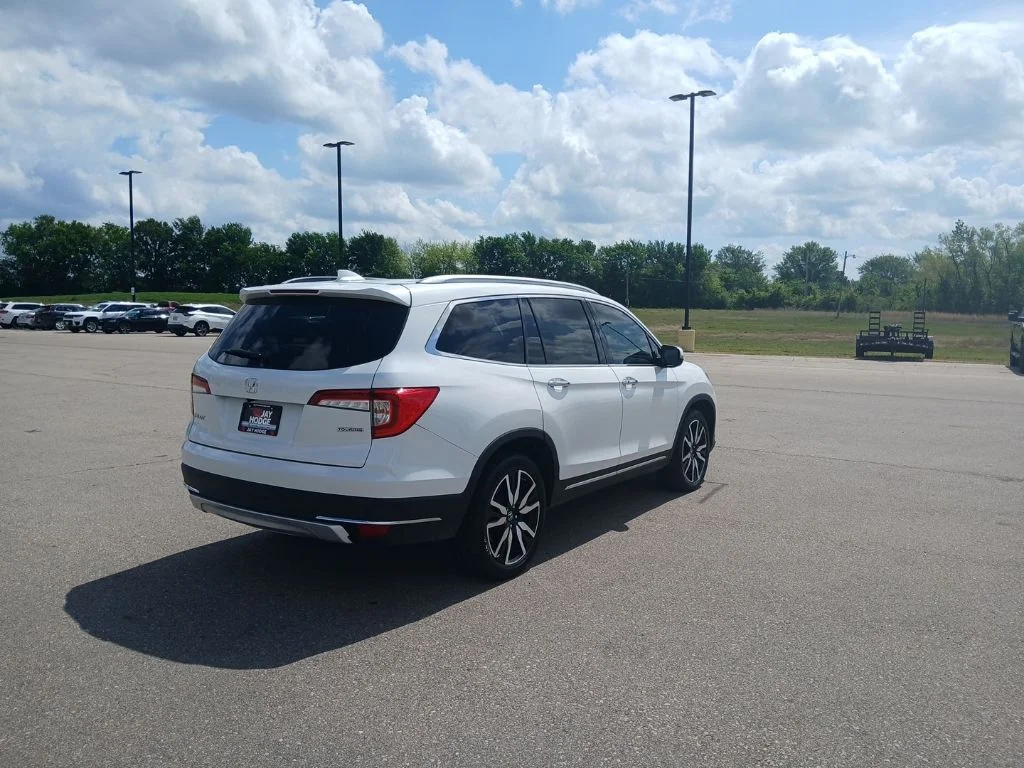 Used 2020 White Honda Touring image 8