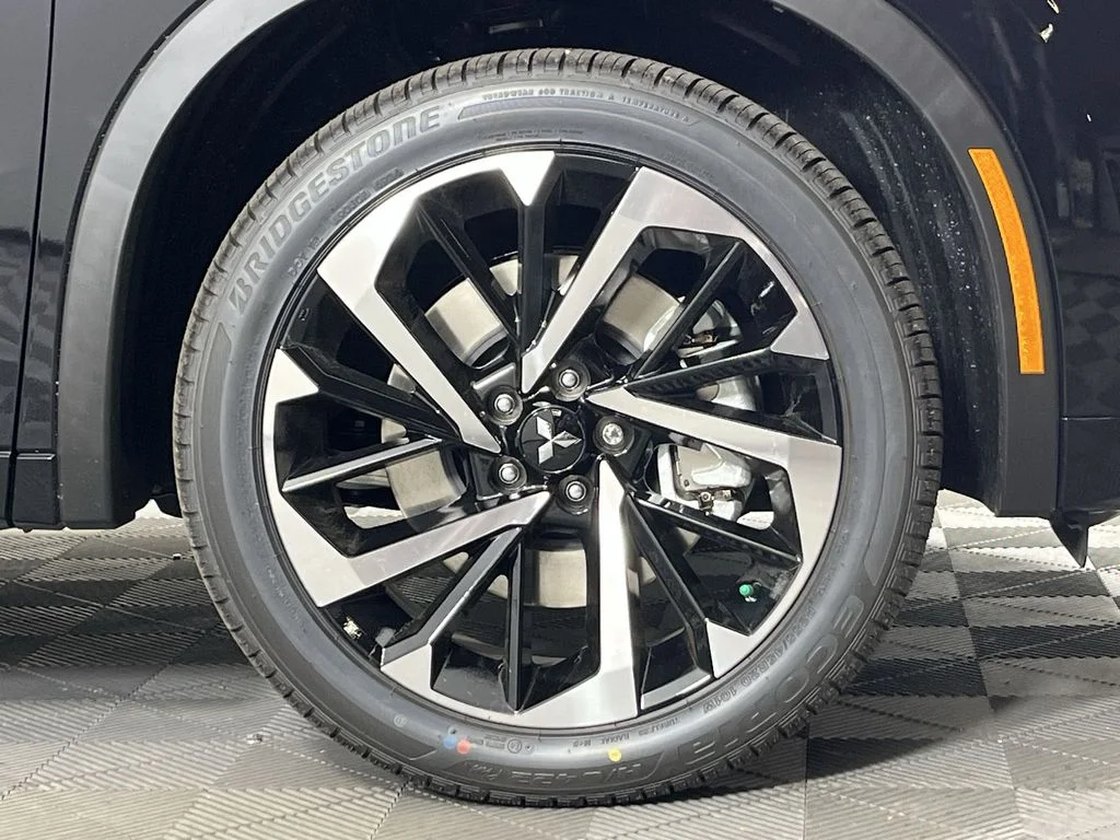 New 2025 Black Mitsubishi SEL S-AWC image 11