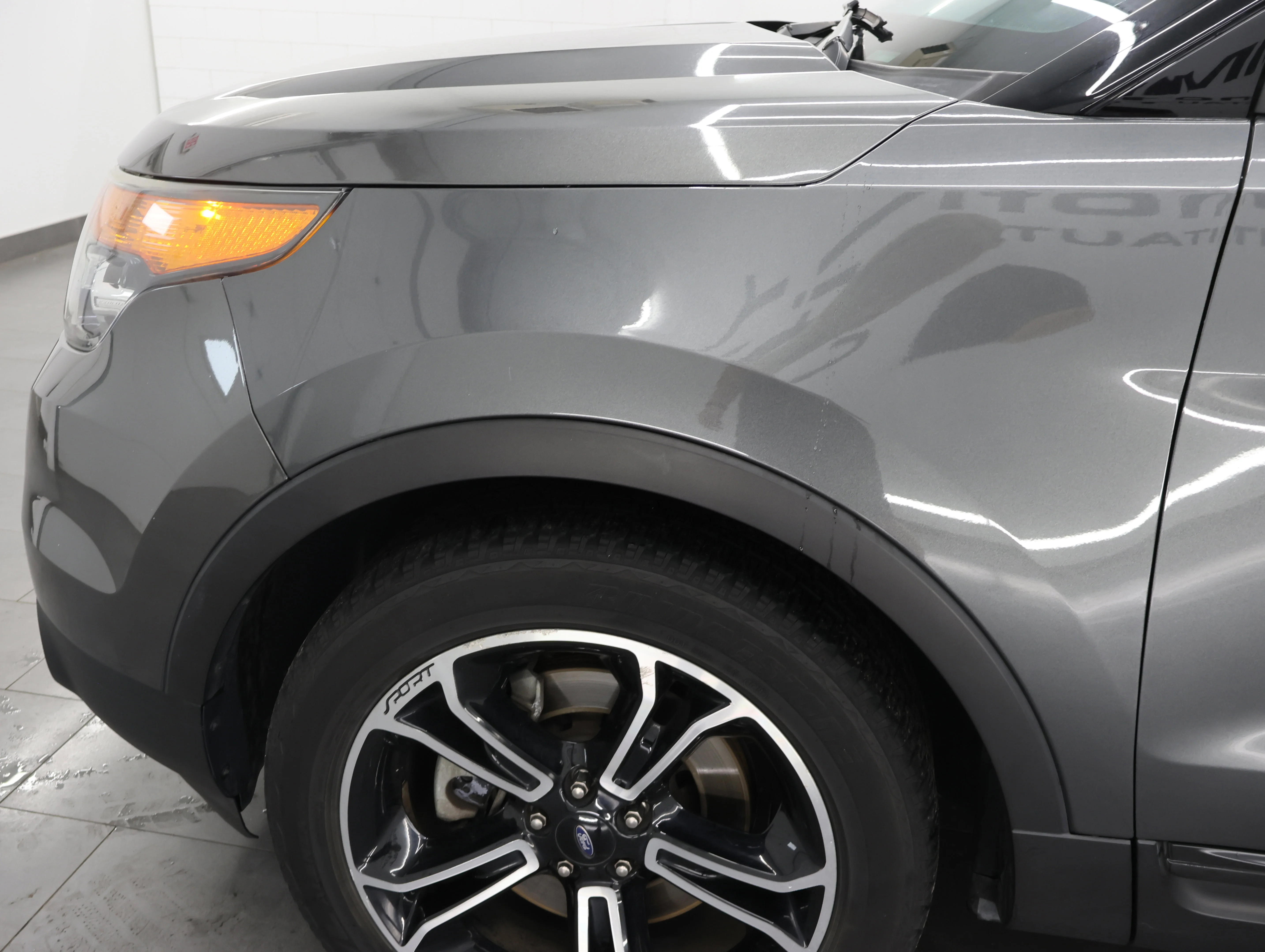 Used 2015 Magnetic Metallic Ford Sport image 33