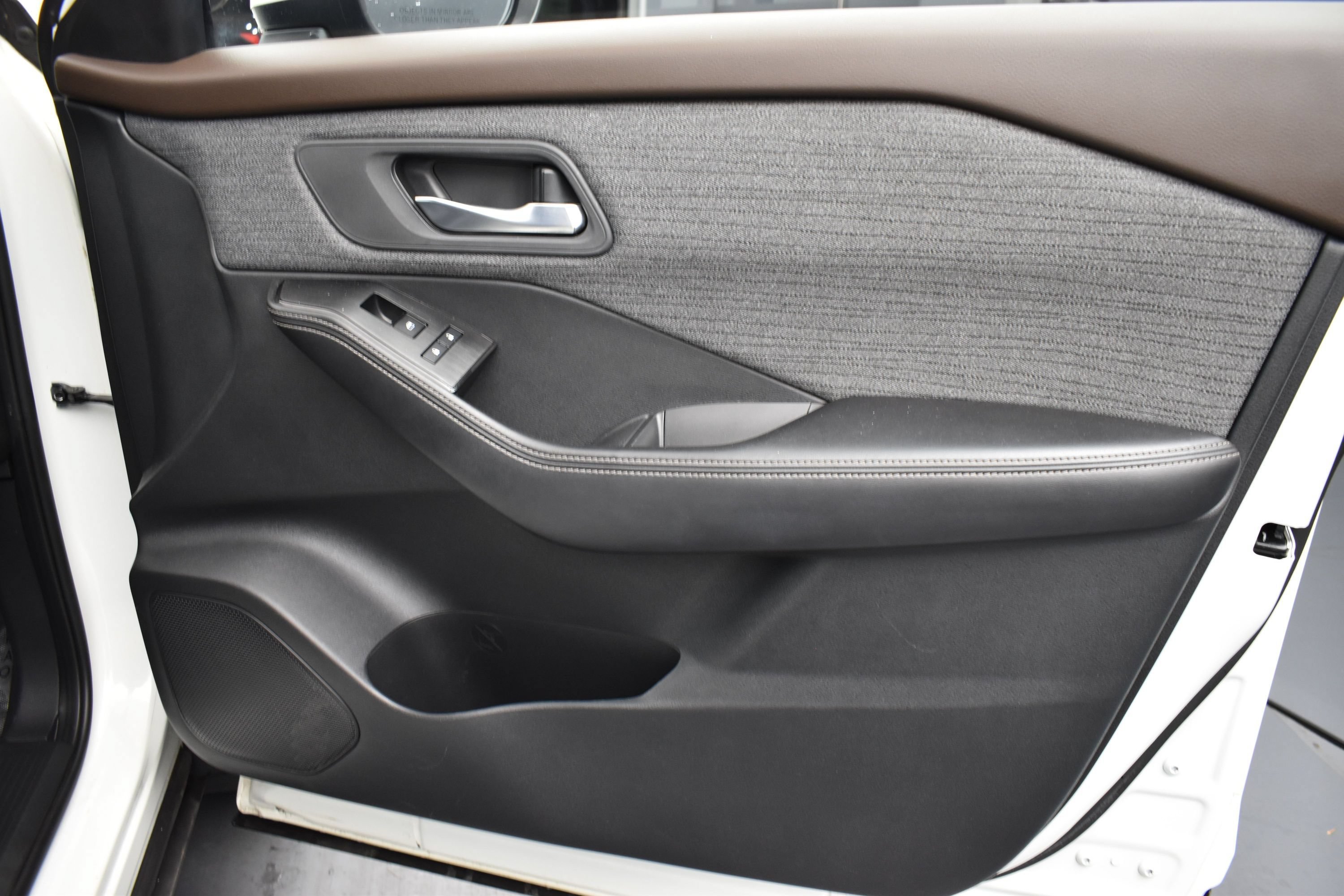 Used 2021 Pearl White Tricoat Nissan SV image 14