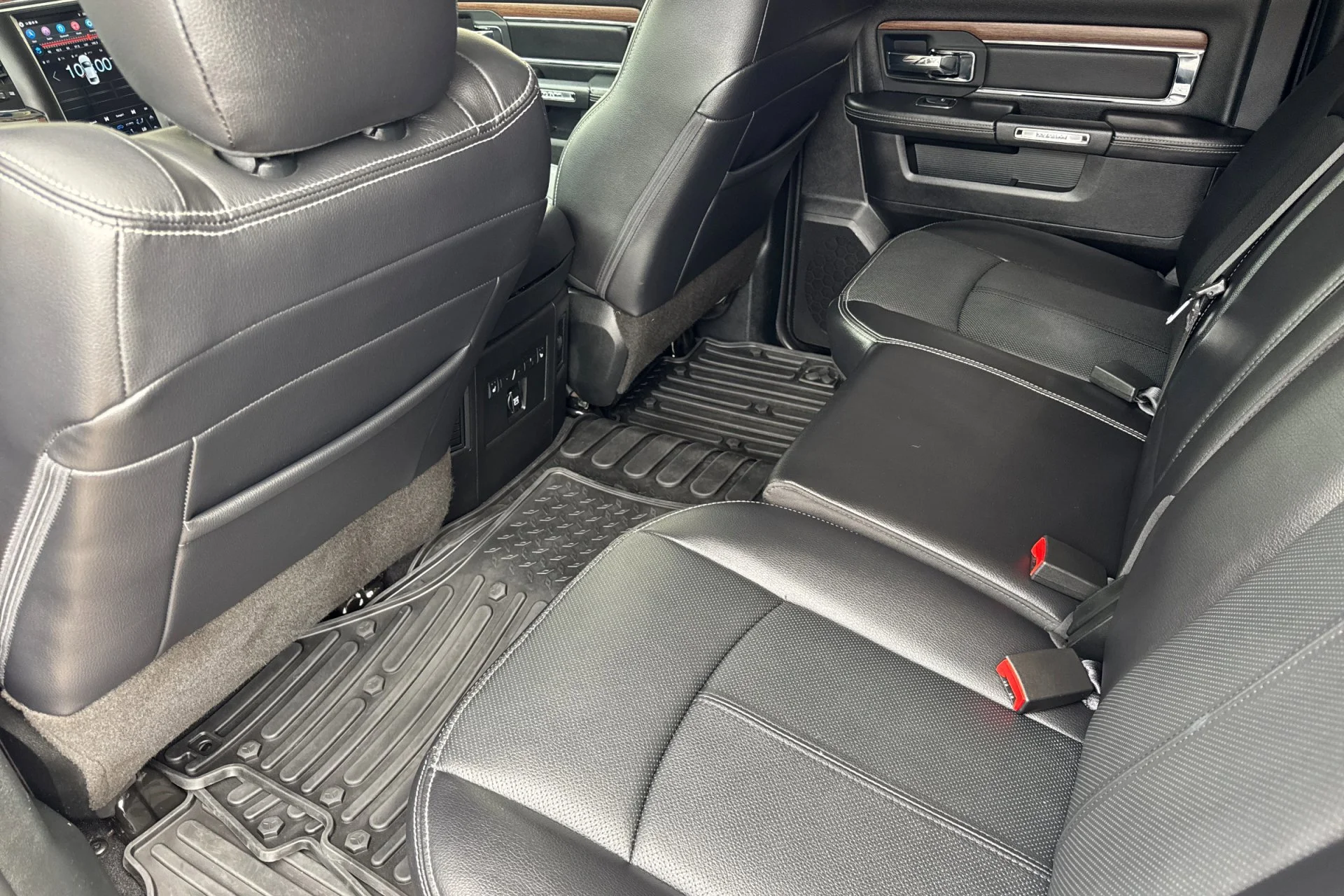 Used 2018 Delmonico Red Pearlcoat Ram Laramie image 4