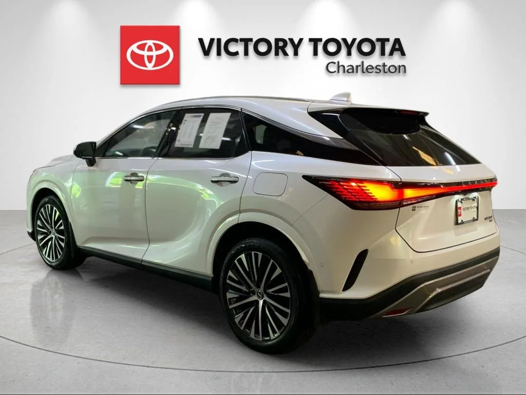 Used 2023 White Lexus 350 Premium Plus image 3