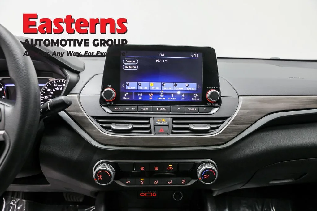Used 2024 White Nissan 2.5 SV image 12