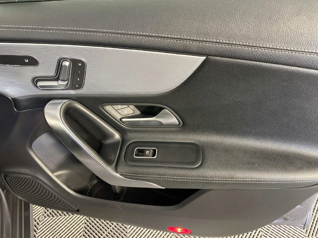 Used 2020  Mercedes-Benz CLA 250 image 24