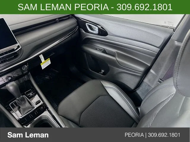 New 2026 White Jeep Latitude image 19