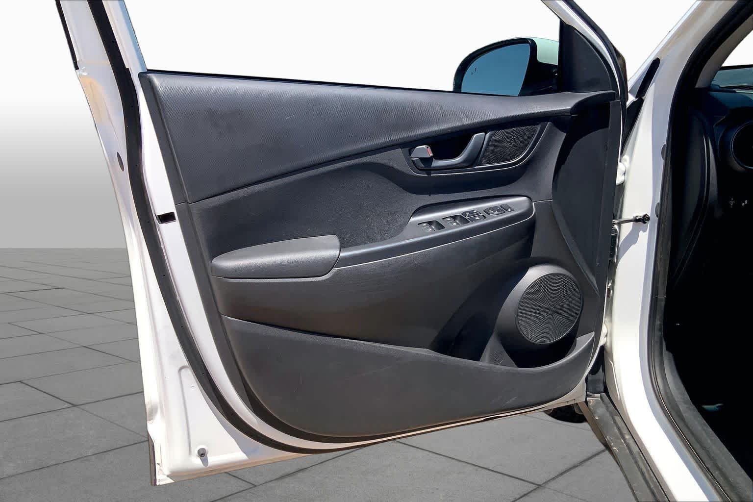 Used 2021 Lunar White Hyundai SEL image 22