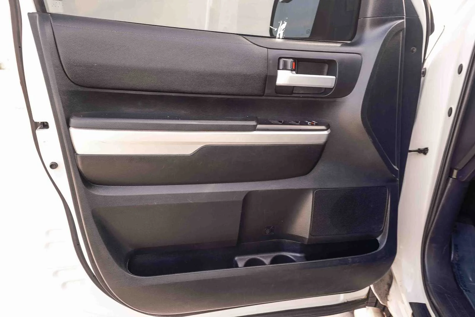 Used 2017 Super White Toyota SR5 image 22