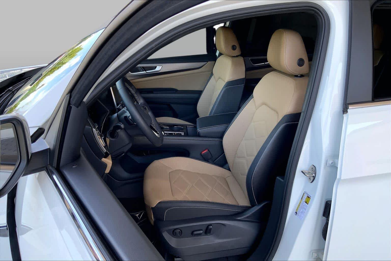 Used 2024 Pure White Volkswagen 2.0T SE w/Technology image 8