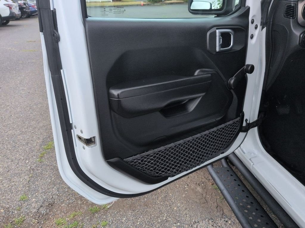 Used 2018 Bright White Clearcoat Jeep Unlimited Sport image 9