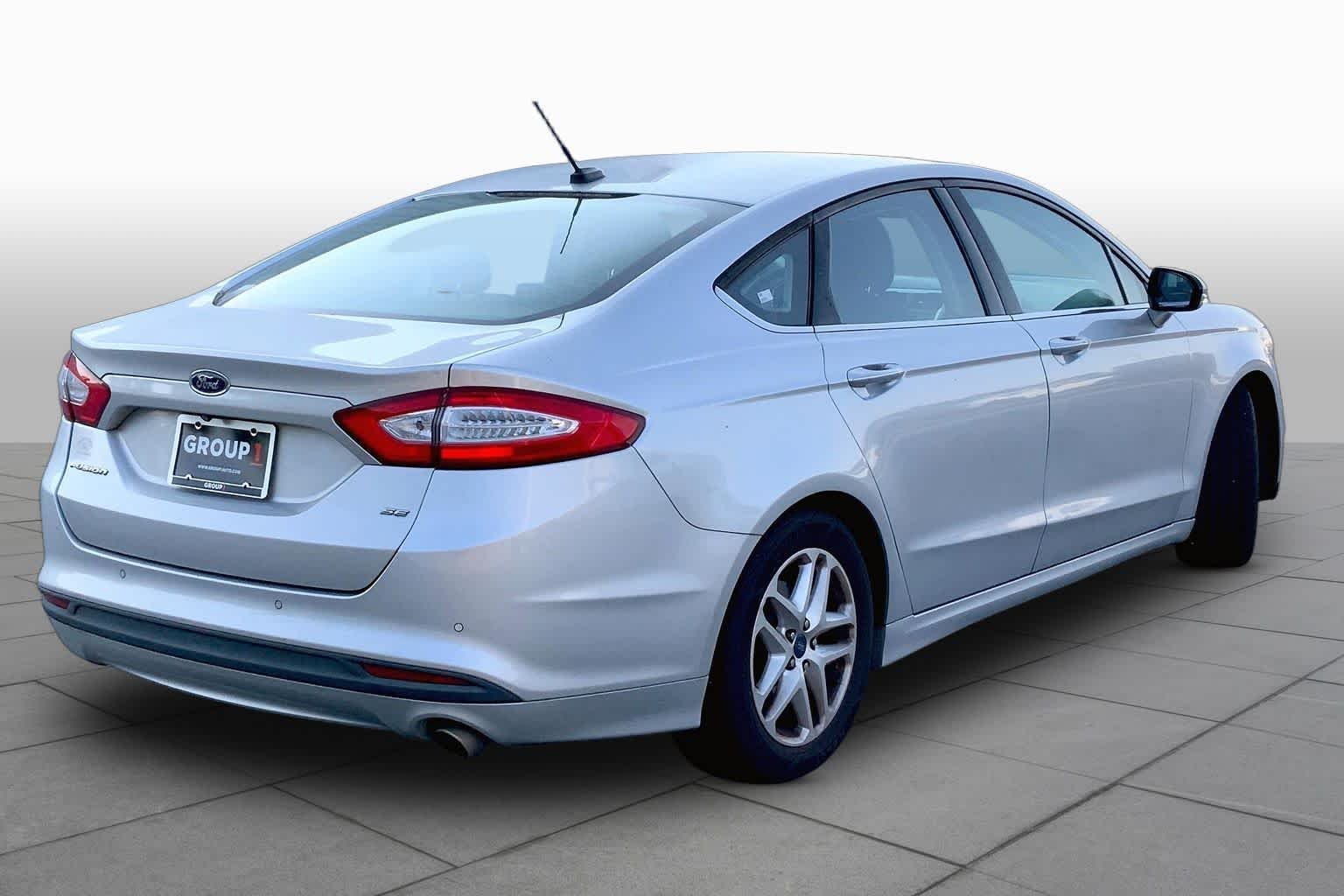 Used 2015 Ingot Silver Ford SE image 11