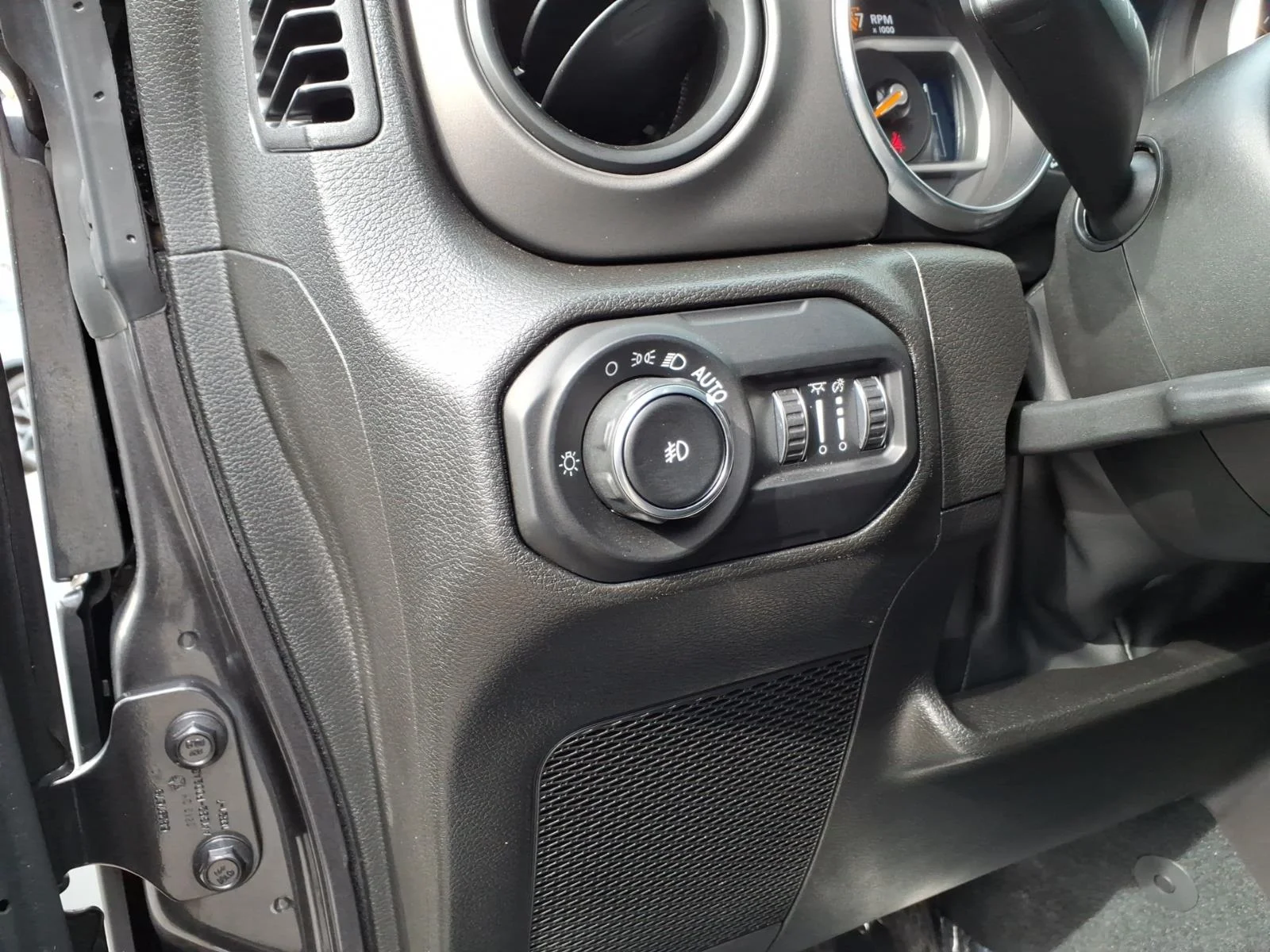 Used 2022 Sting-Gray Clear Coat Jeep Sport S image 18