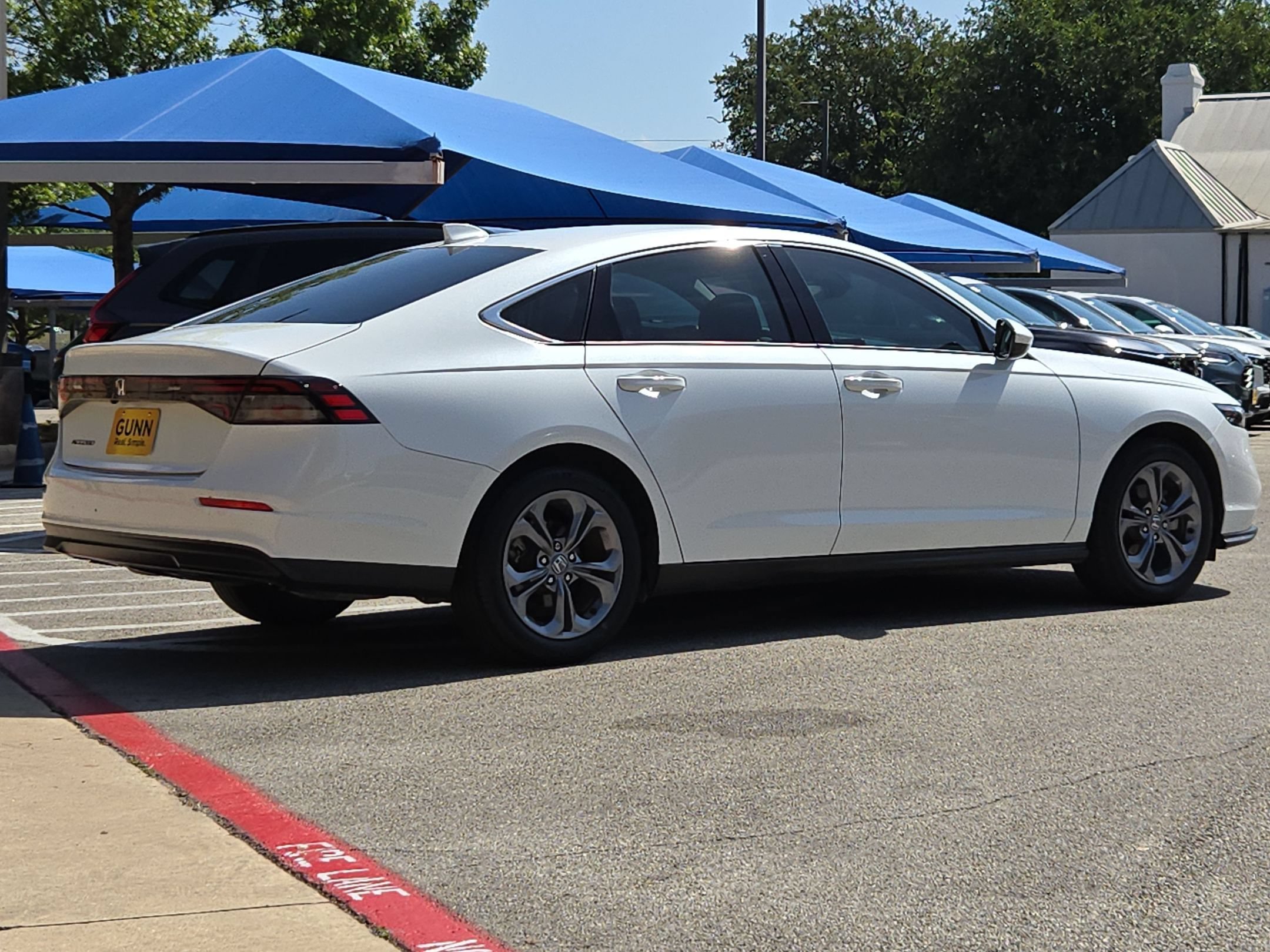 Used 2024 Platinum White Pearl Honda EX image 3
