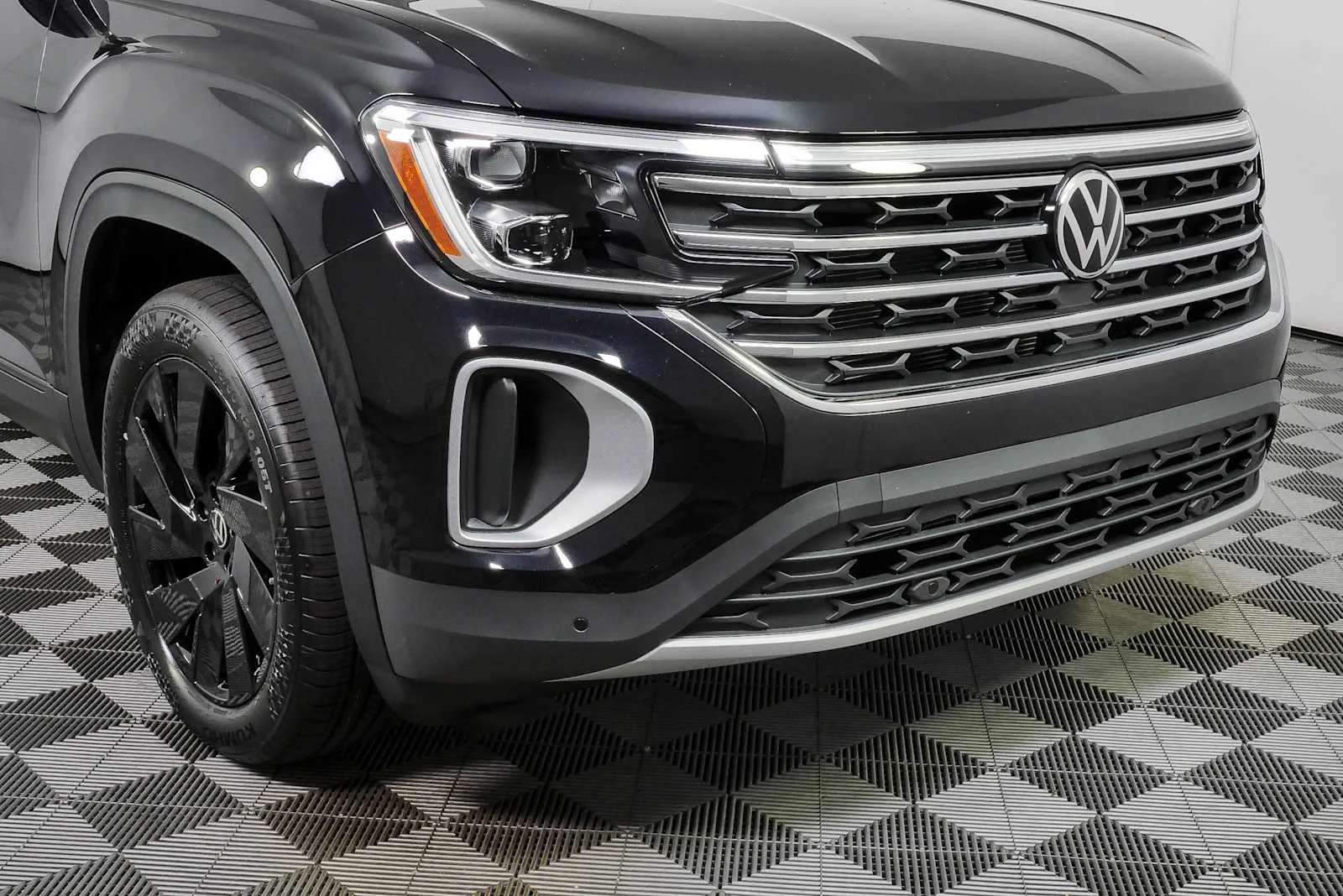 New 2026 Deep Black Pearl Volkswagen 2.0T SE w/Technology image 38