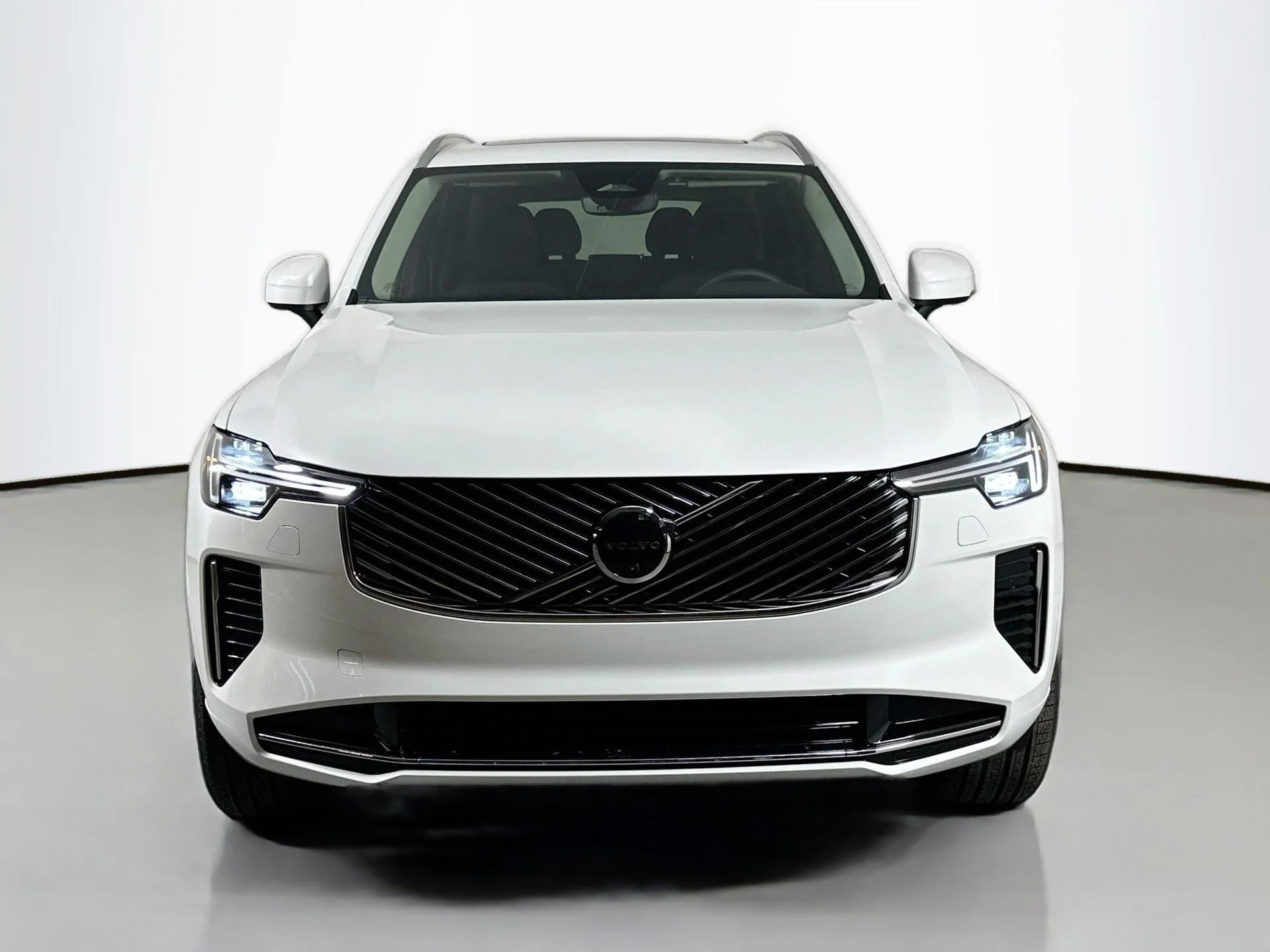 New 2026 Crystal White Volvo Plus image 2