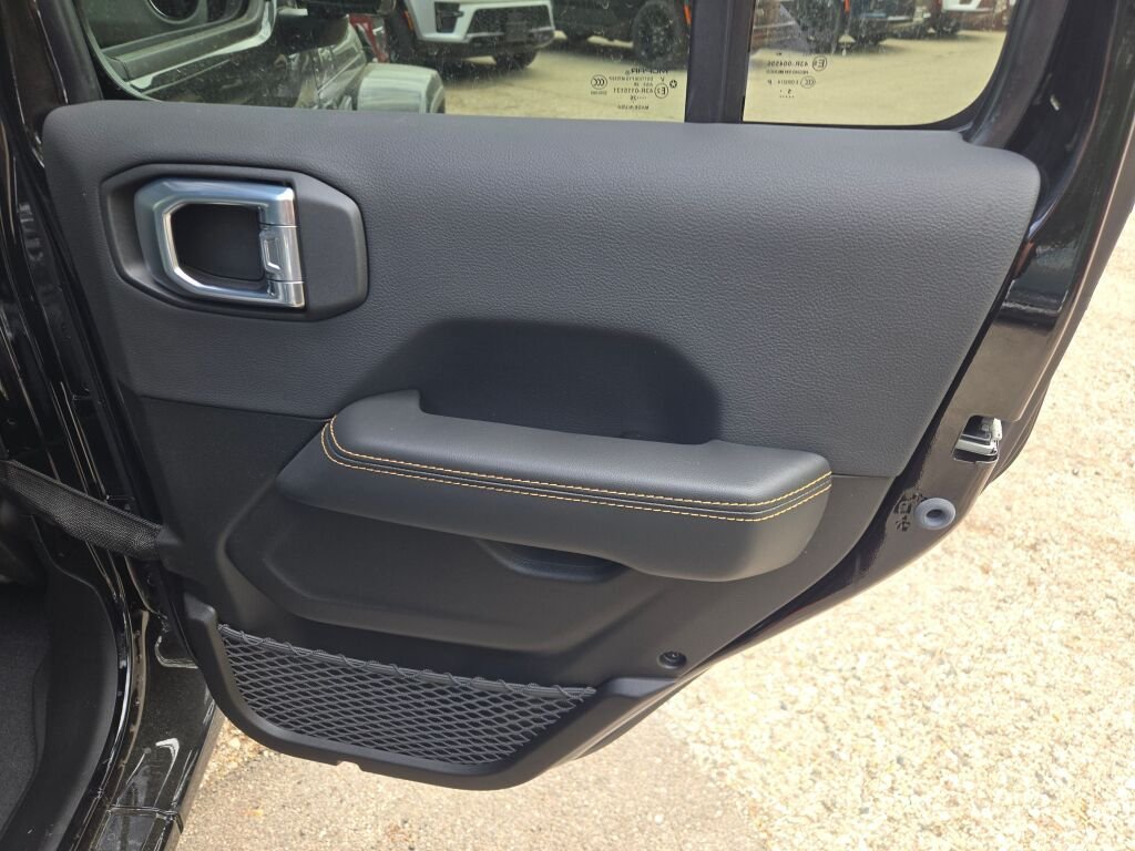 New 2026 Black Clear-Coat Exterior Paint Jeep Sahara image 8