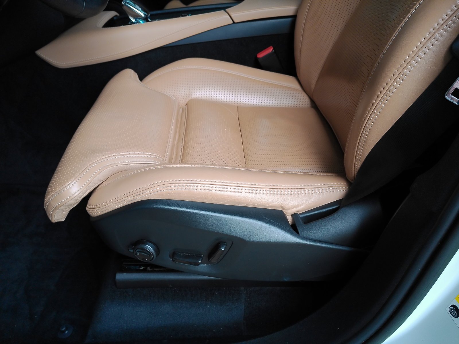 Used 2023 White Volvo Ultimate image 28