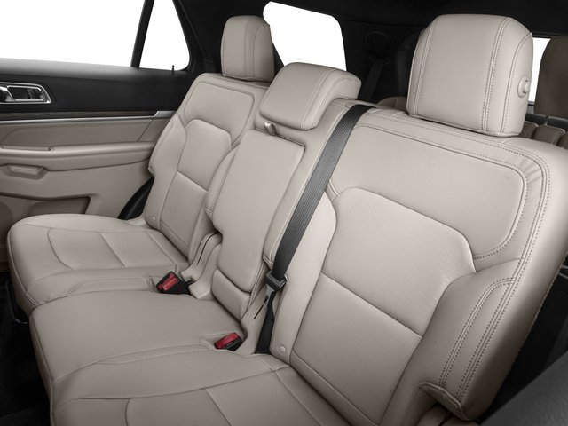 Used 2016  Ford Limited image 13
