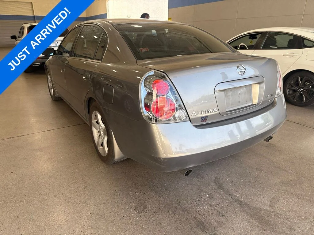 Used 2006 Polished Pewter Metallic Nissan 3.5 SE image 4
