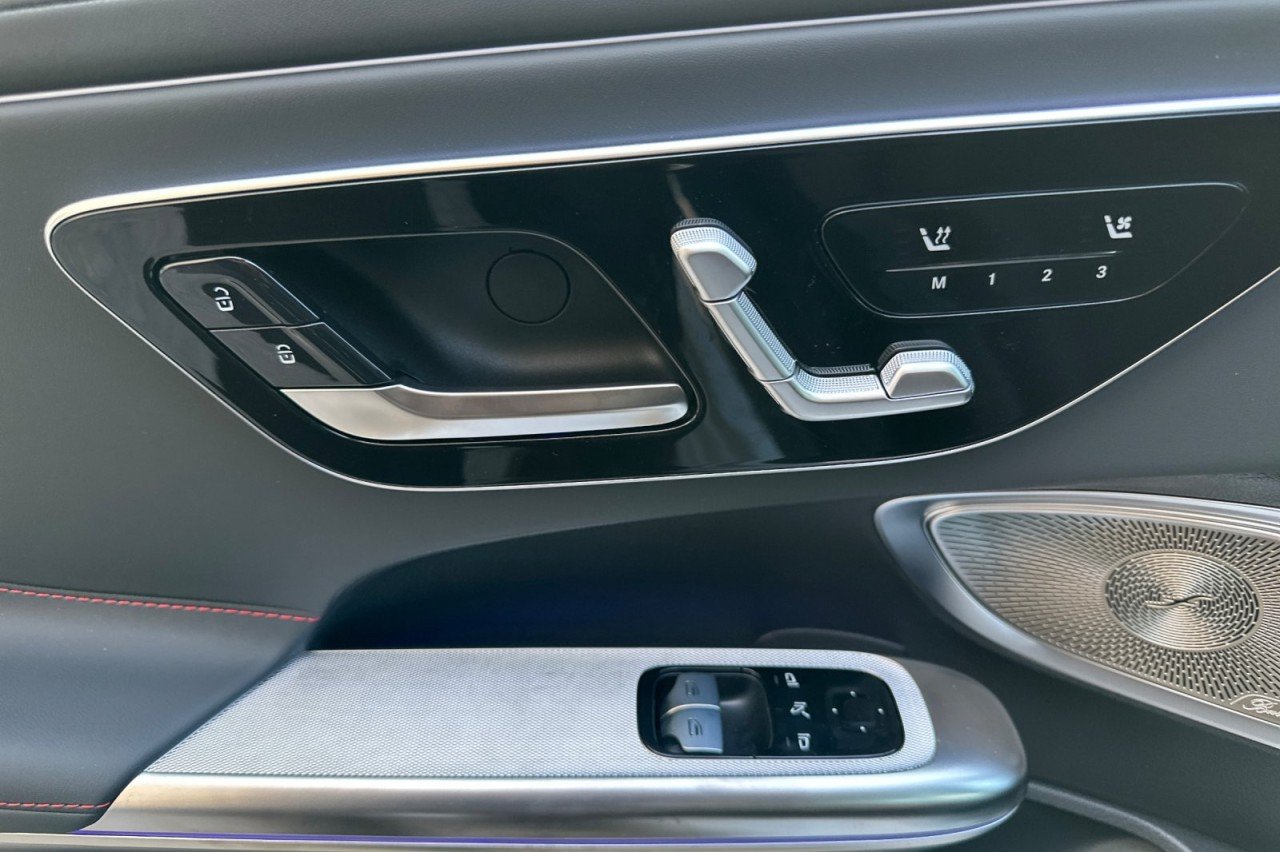 New 2026 MANUFAKTUR Moonlight White Metallic Mercedes-Benz AMG® CLE 53 4MATIC+ Coupe image 10