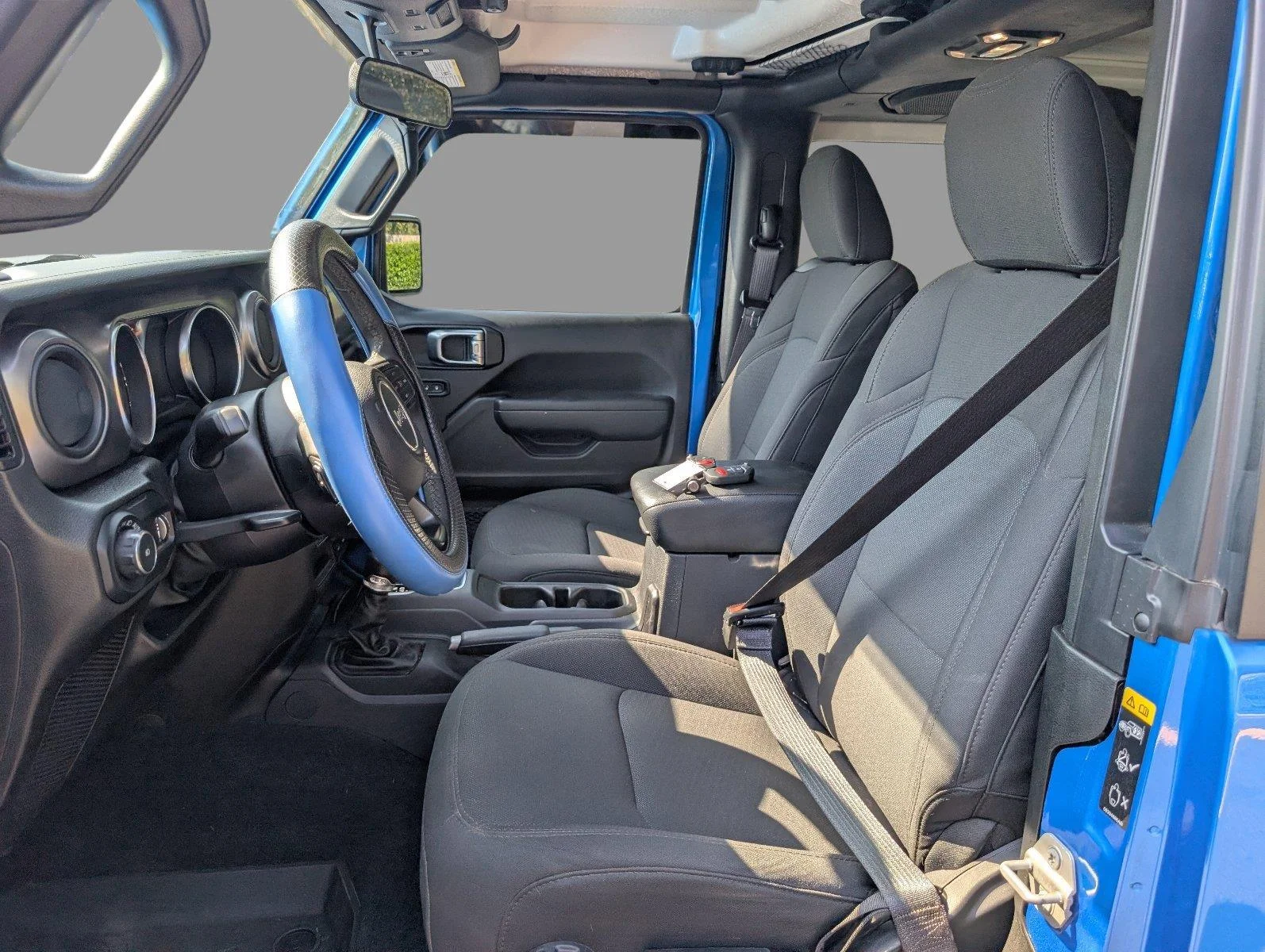 Used 2023 Hydro Blue Pearlcoat Jeep Sport S image 17