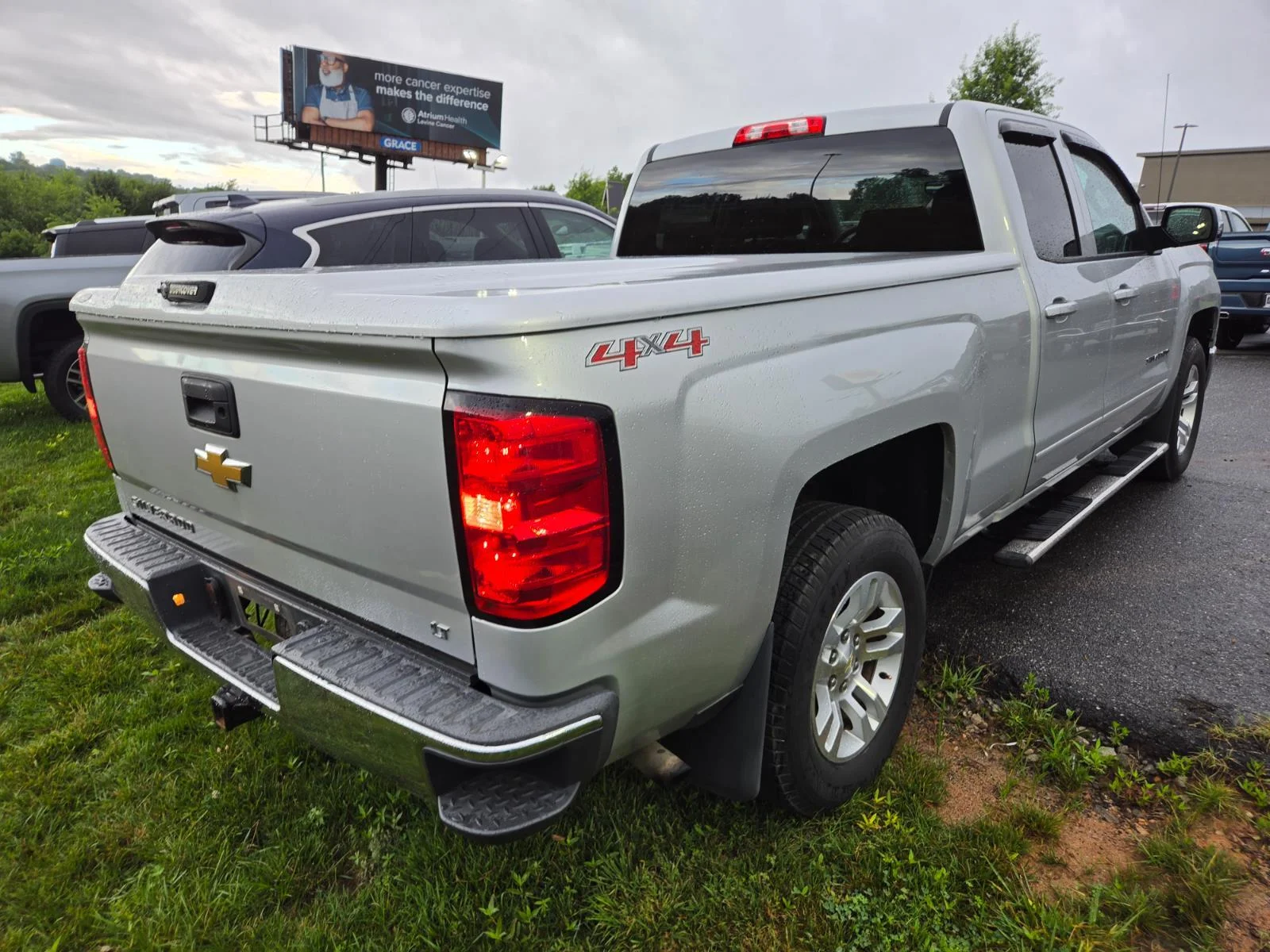 Used 2015 SILVER ICE METALLIC Chevrolet LT image 7
