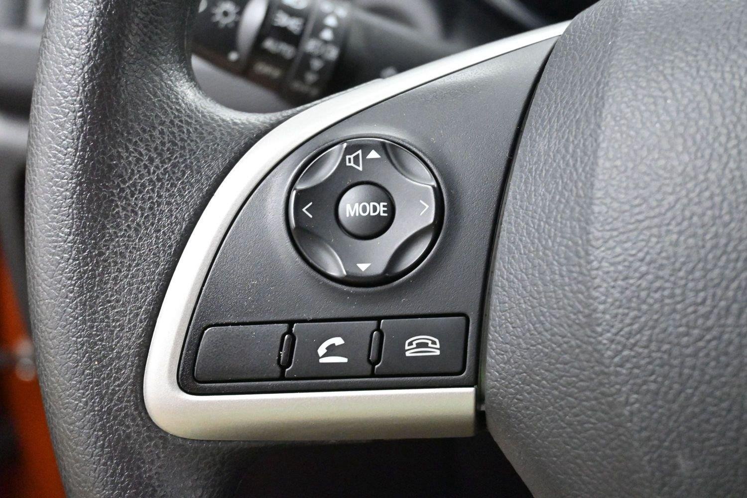 Used 2024 Sunshine Orange Metallic Mitsubishi ES image 17