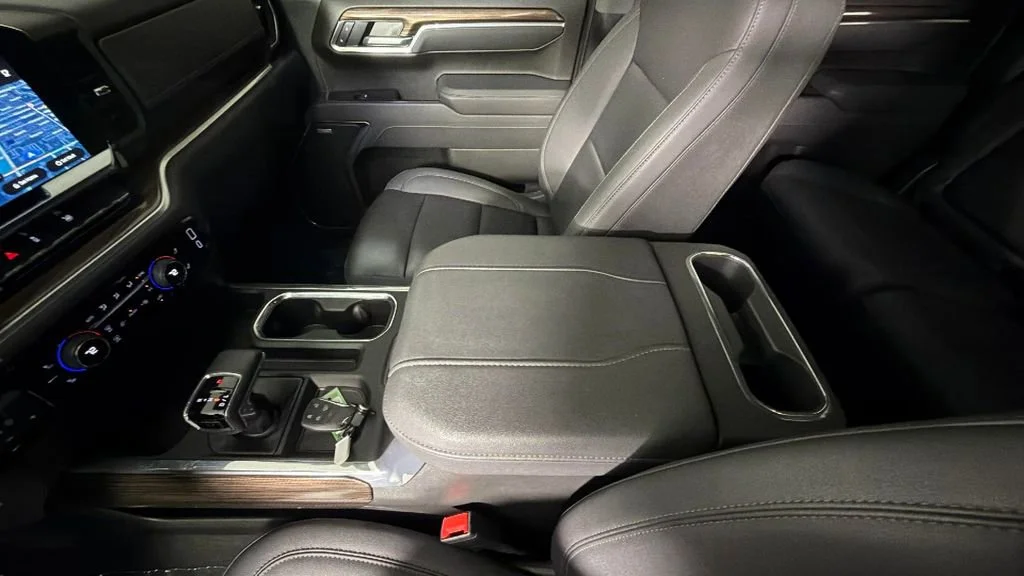 Used 2025 Black Chevrolet RST image 27