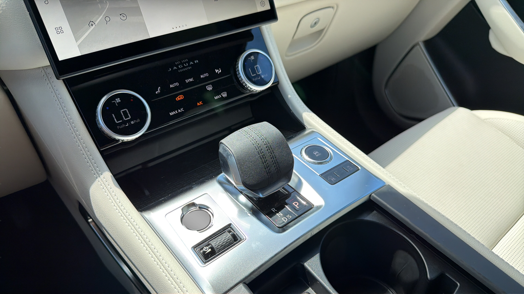 2026 Jaguar F-Pace R-Dynamic S - Photo 18