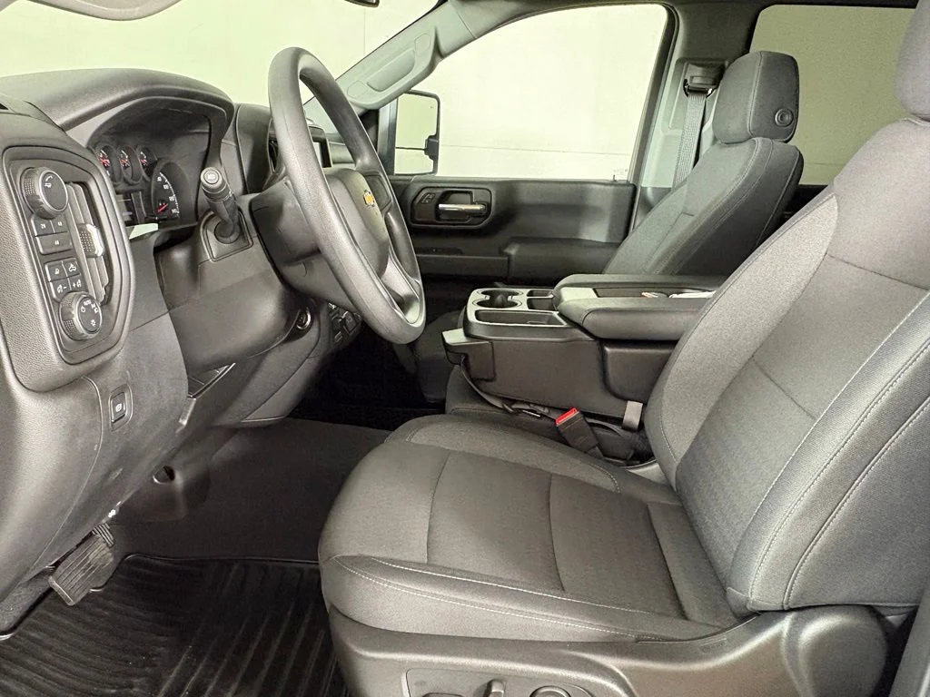 Used 2025 White Chevrolet Custom image 26