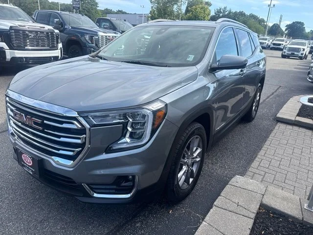 Used 2023 Silver GMC SLT image 3