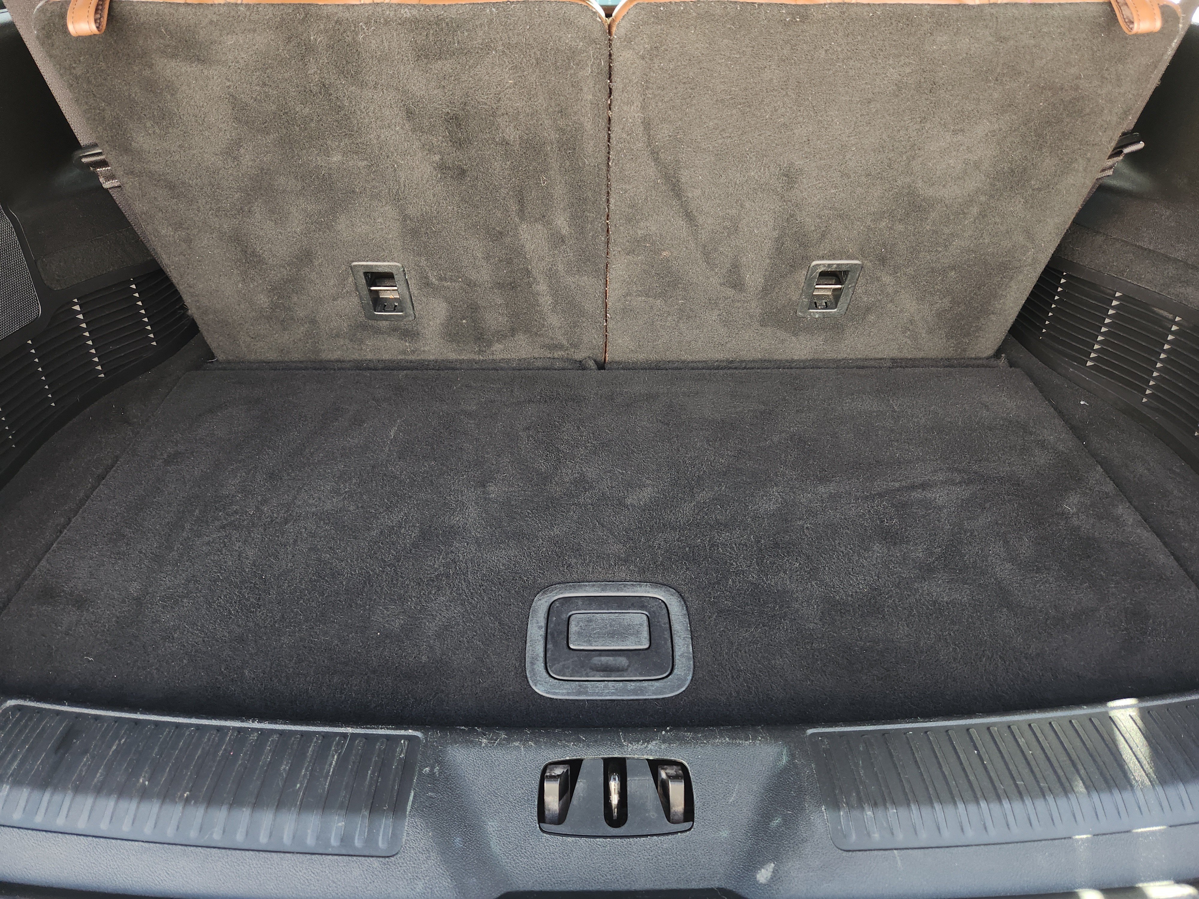 Used 2020 Iced Mocha Metallic Premium Colorant Lincoln Reserve image 35