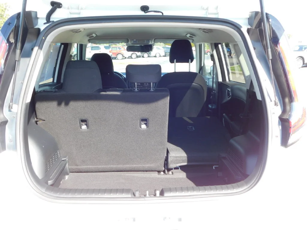 Used 2025 White Kia LX image 21