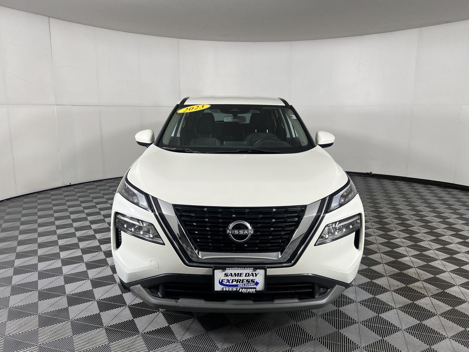 Used 2023 Pearl White Tricoat Nissan SV image 2