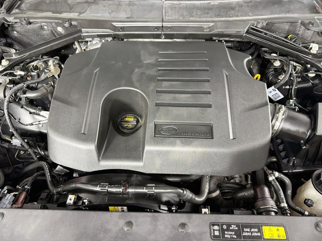 Certified Used 2023 Black Land Rover X-Dynamic SE image 33