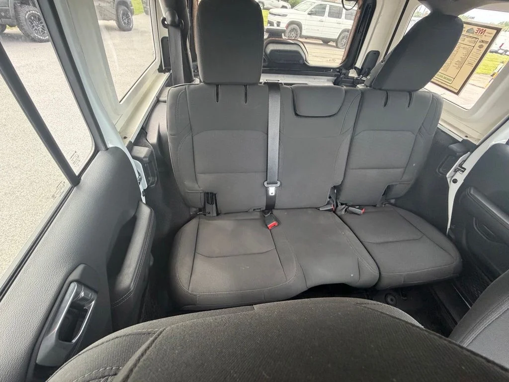 Used 2021 White Jeep Unlimited Sahara image 37