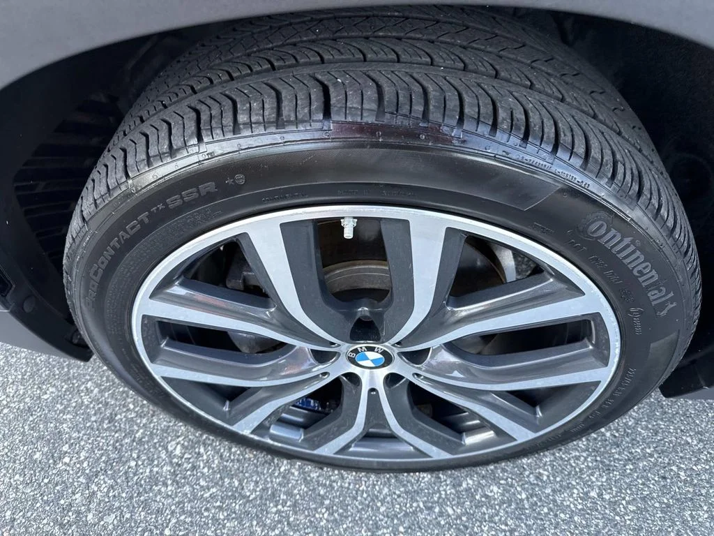 Used 2019 Black BMW sDrive28i image 12