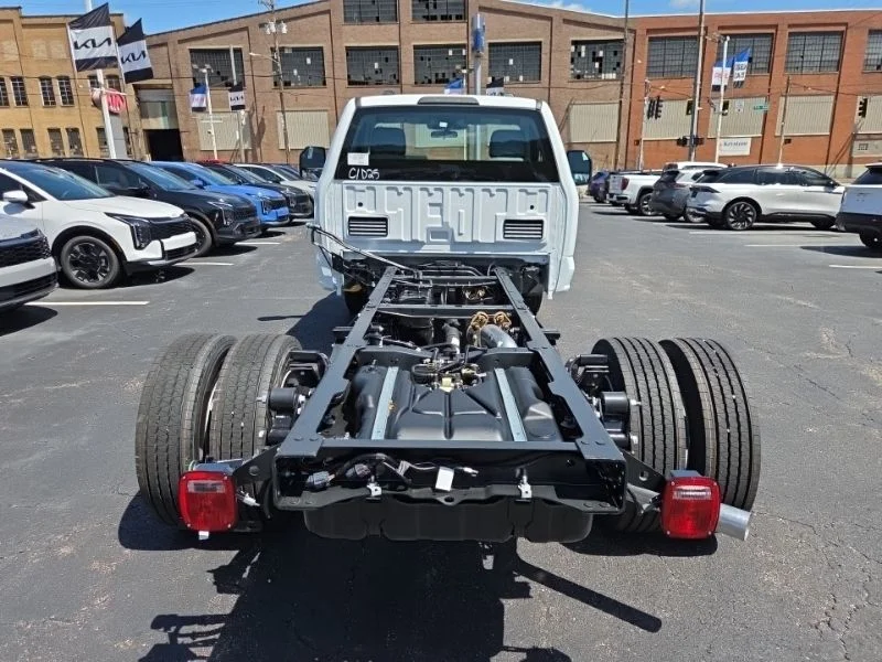 New 2026 Oxford White Ford F-600® XL image 6
