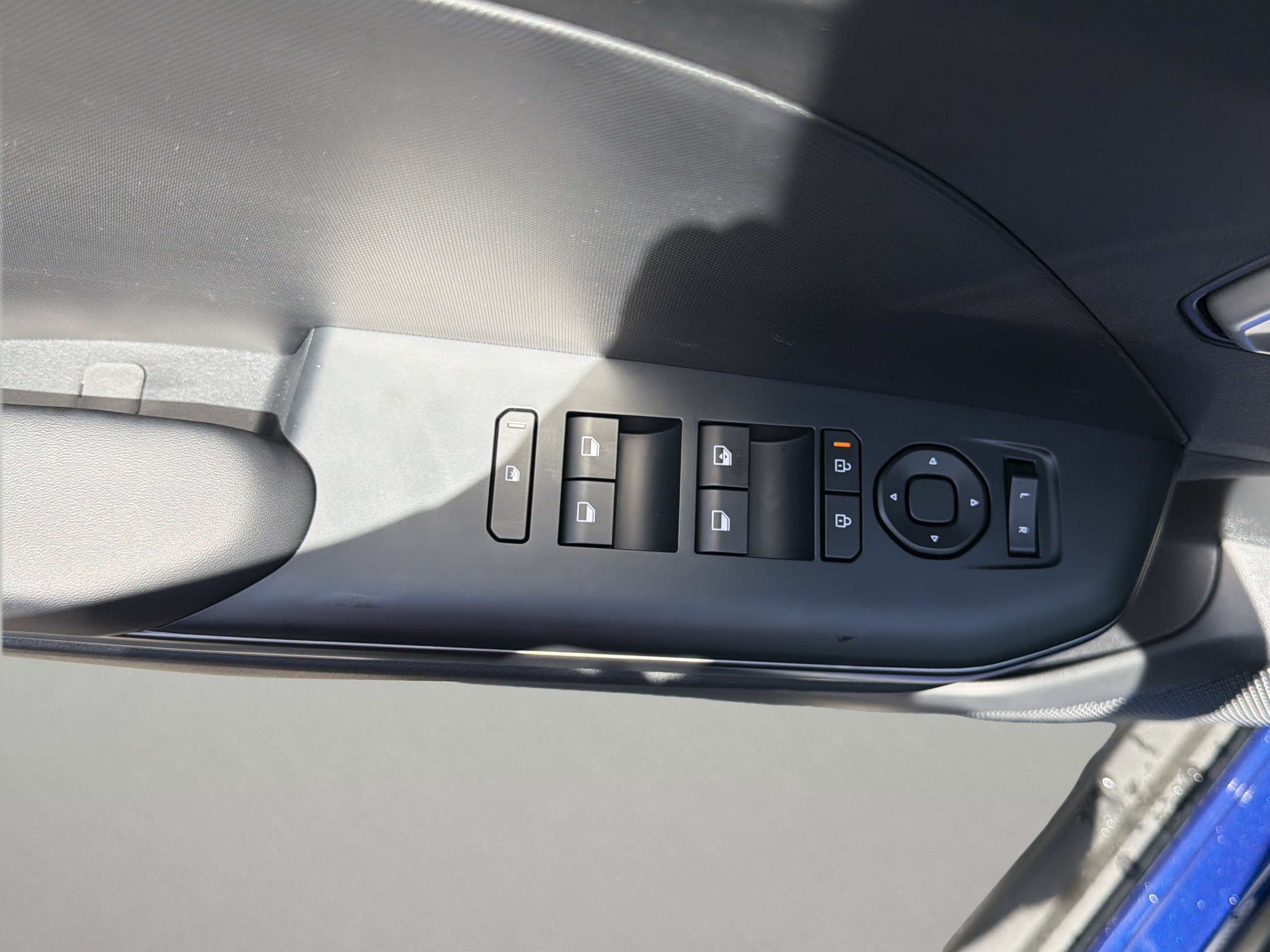New 2026 Deep Sea Blue Kia LXS image 17