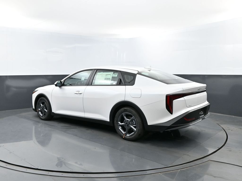 New 2026 Snow White Pearl Kia LXS image 23